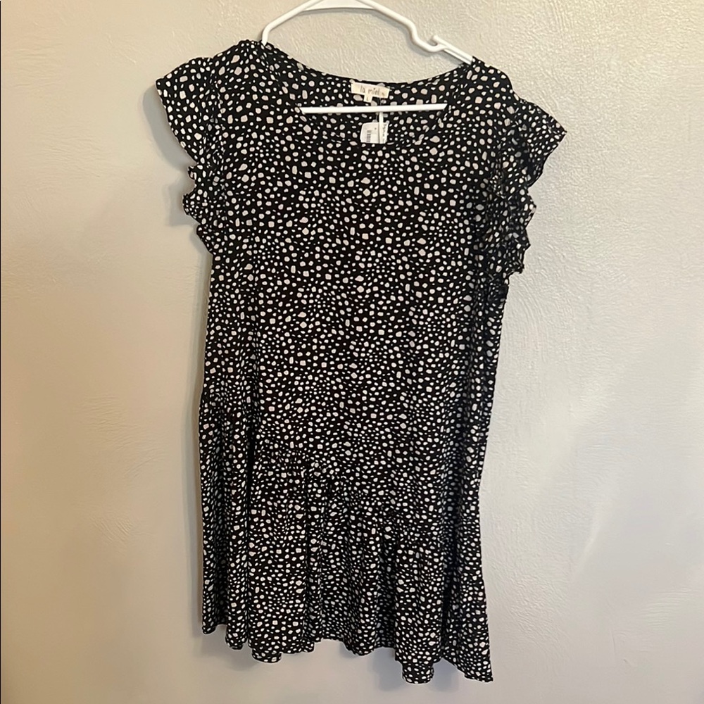 LA MIEL Black and White Sundress with Flutter Sleeves